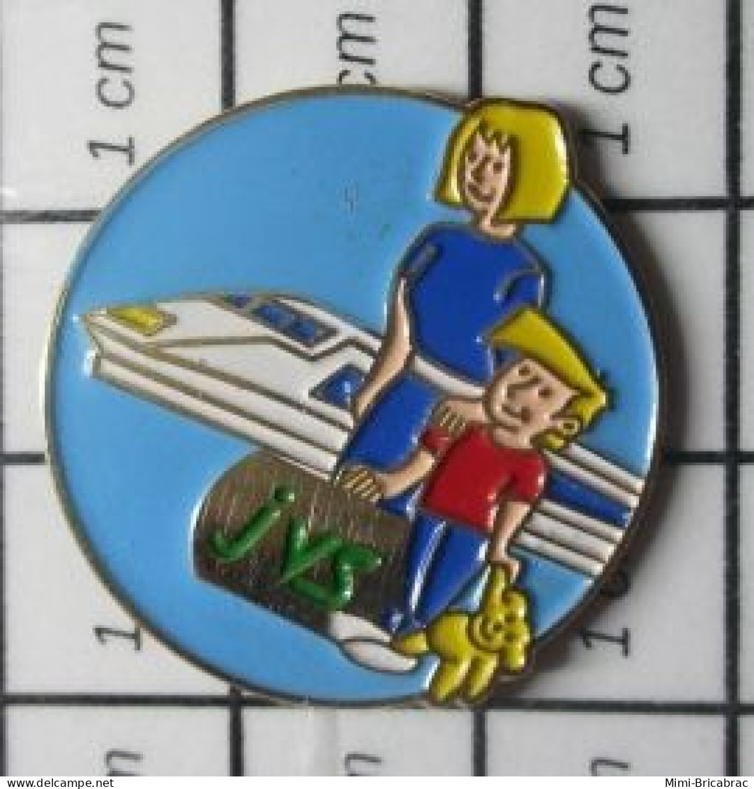 715A Pin's Pins : Rare Et Belle Qualité : TGV / JVS FEMME ENFANT ET OURS TGV Papa Il Reste Bosser Pour Payer Nos Vacance - TGV