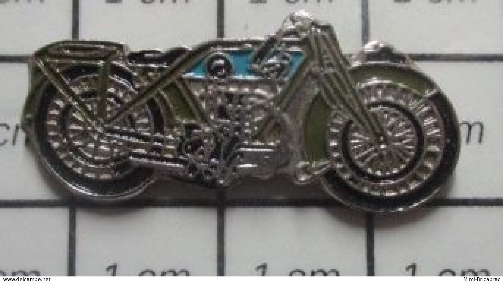 715A Pin's Pins / Beau Et Rare / MOTOS / SUPERBE MOTO RETRO BLEU CIEL  à Identifier - Motos