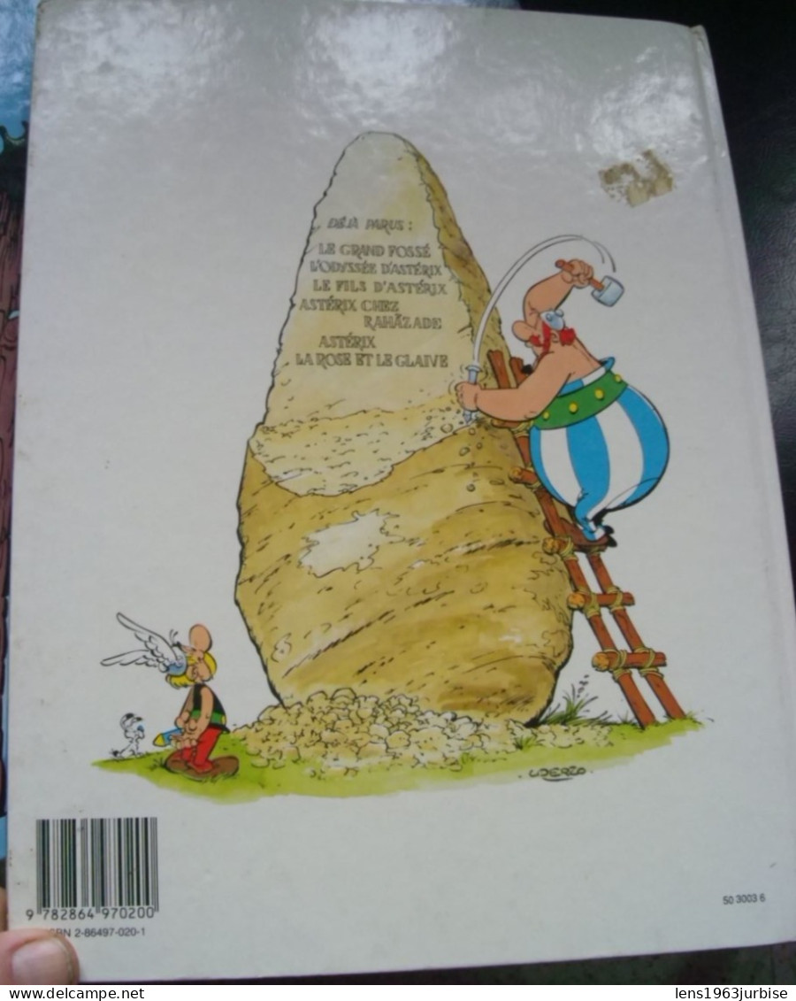 Astérix  , Les Lauriers De César , Uderzo - Goscinny , Editions Albert René   ( 1993 ) - Astérix