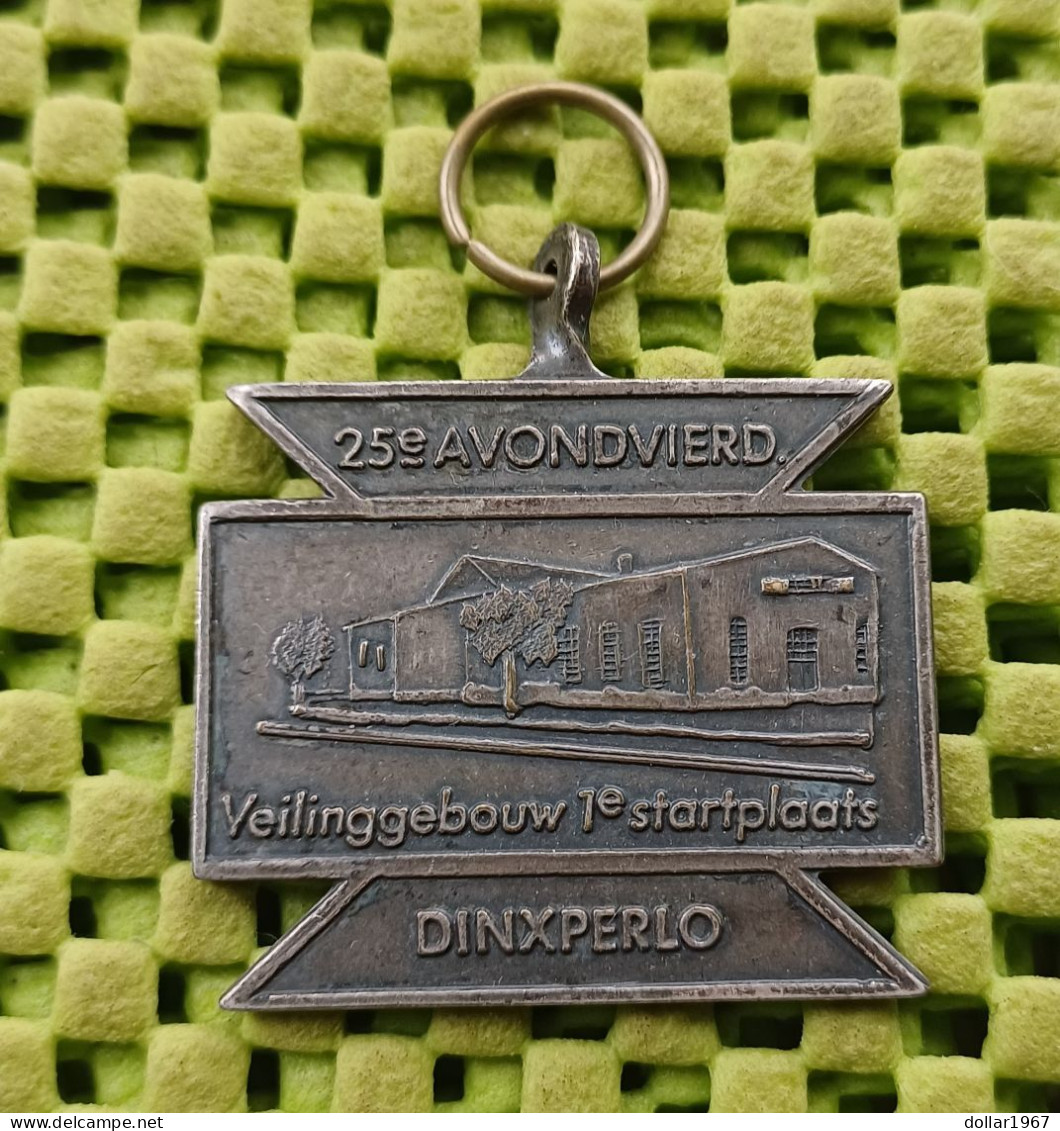 Medaille -  25 E. Avondvierdaagse Dinxperlo - Veilinggebouw 1e. Startplaats-  Original Foto  !!  Medallion  Dutch - Andere & Zonder Classificatie