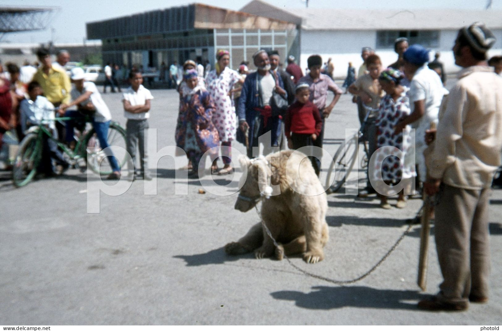 1985 MARKET BUKHARA BEAR UZBEK UZBEKISTAN 35mm AMATEUR DIAPOSITIVE SLIDE Not PHOTO No FOTO NB3885 - Diapositives