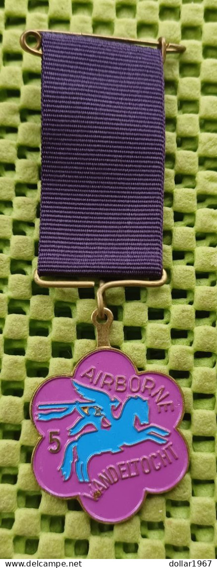 Medaille -  5e. Airborne Wandeltochten   -  Original Foto  !!  Medallion  Dutch - Andere & Zonder Classificatie