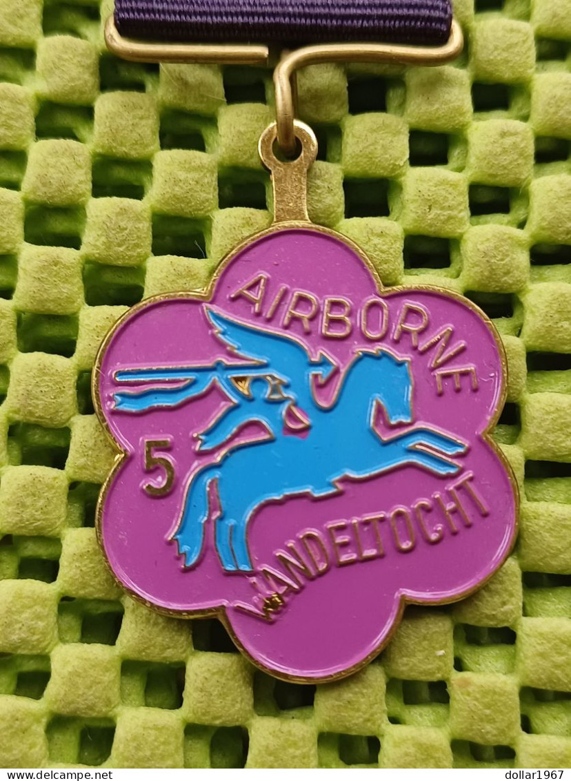 Medaille -  5e. Airborne Wandeltochten   -  Original Foto  !!  Medallion  Dutch - Otros & Sin Clasificación