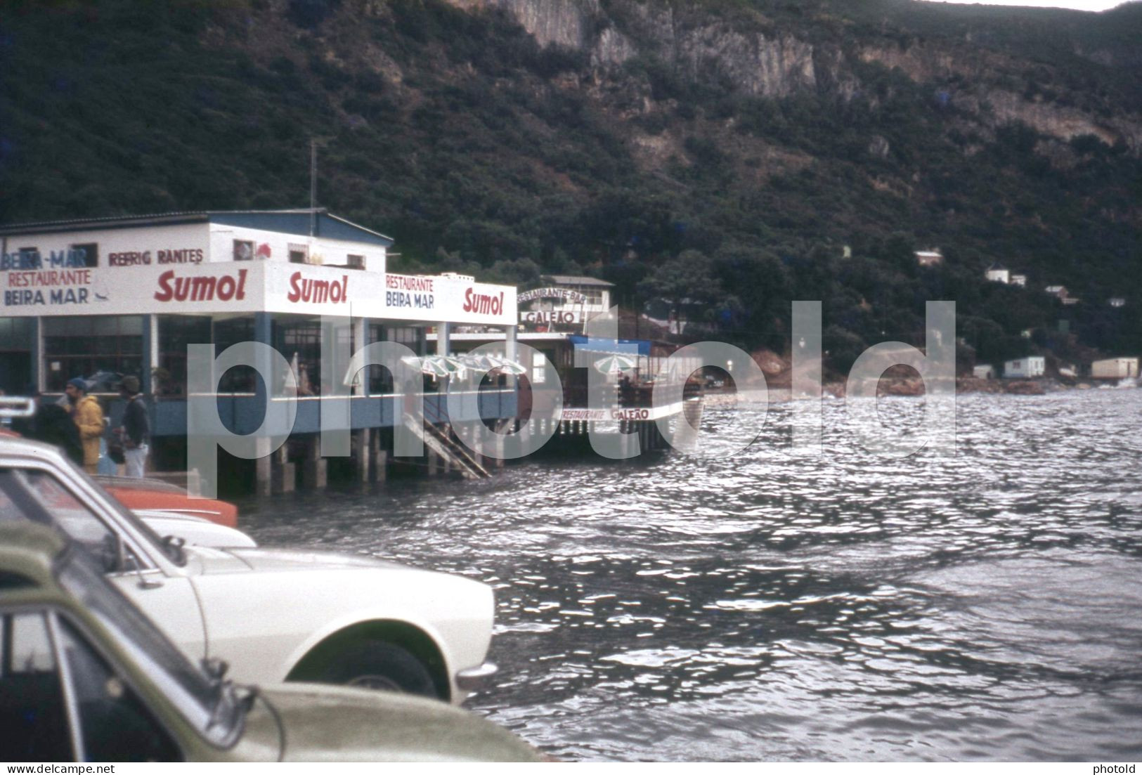 1977 PORTINHO ARRABIDA SETUBAL PORTUGAL PEUGEOT 504 ORIGINAL AMATEUR 35mm DIAPOSITIVE SLIDE Not PHOTO No FOTO NB3906 - Diapositives