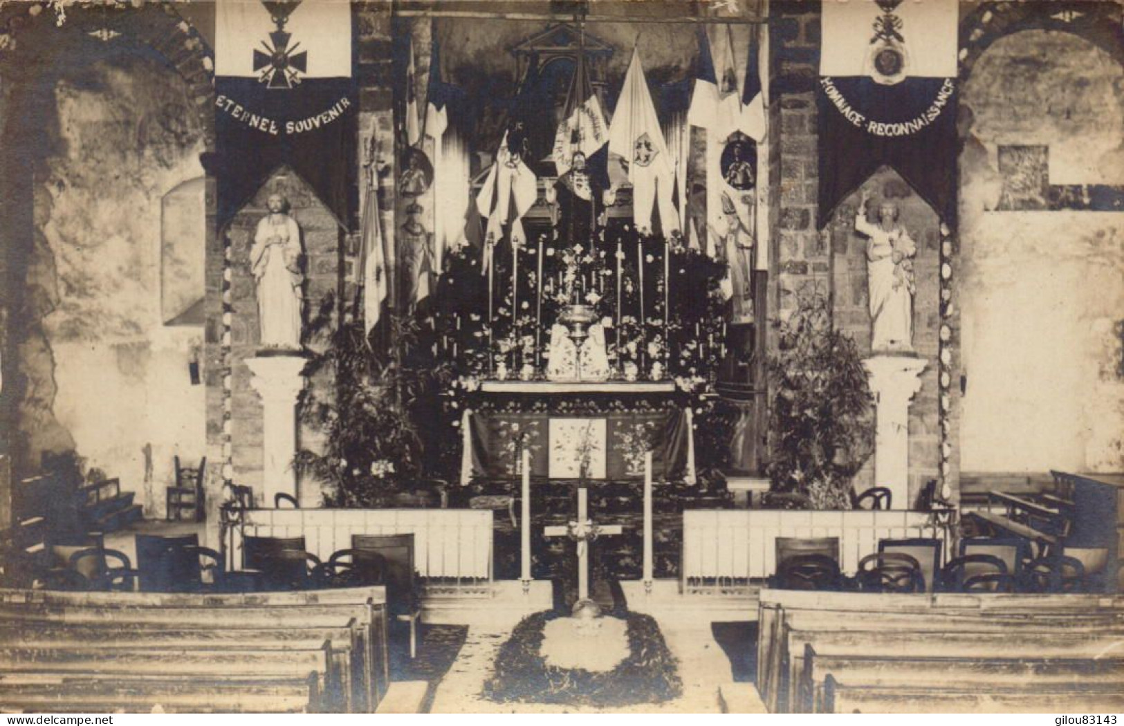 Sarthe, Brulon, Interieur De L Eglise, Souvenir De Guerre, Hommage, Commemoration, Drapeaux - Brulon