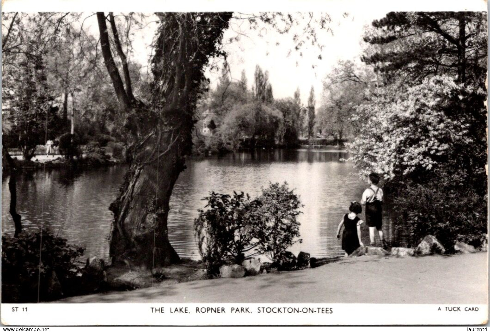 26-2-2-2024 (1 Y 16) UK - Older B/w Postcard - The Lake In Stockton-on-Tees - Stockton-on-tees