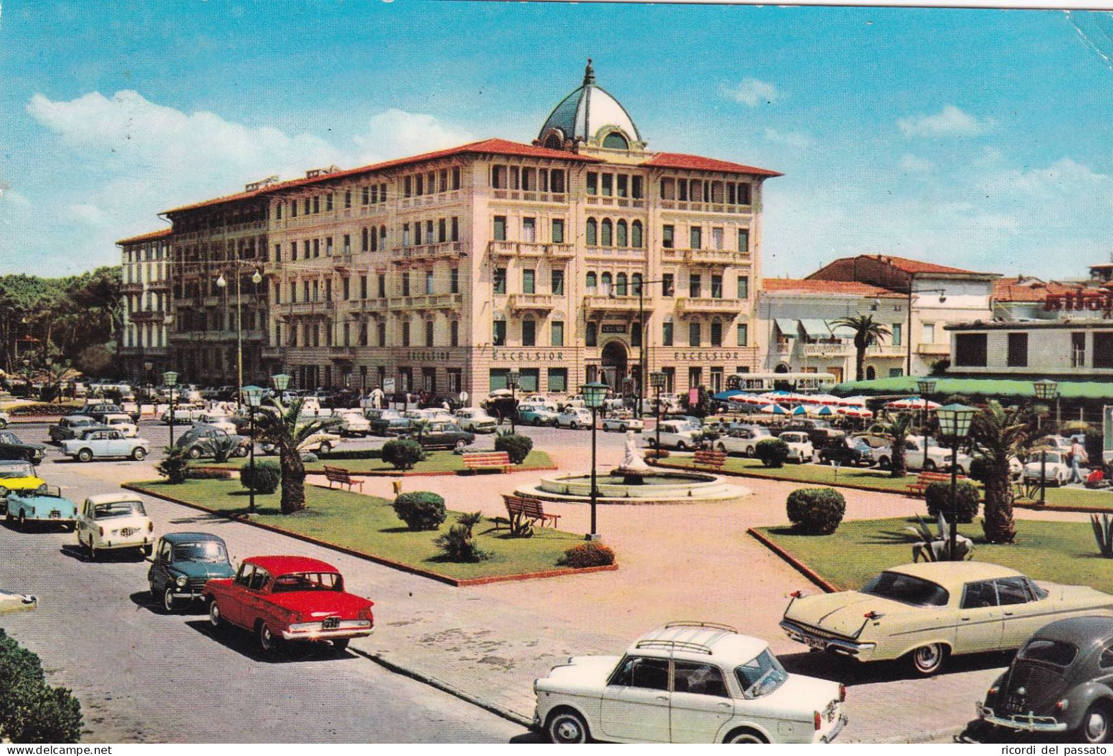 Cartolina Viareggio - Piazza Puccini - Zona Alberghiera - Viareggio