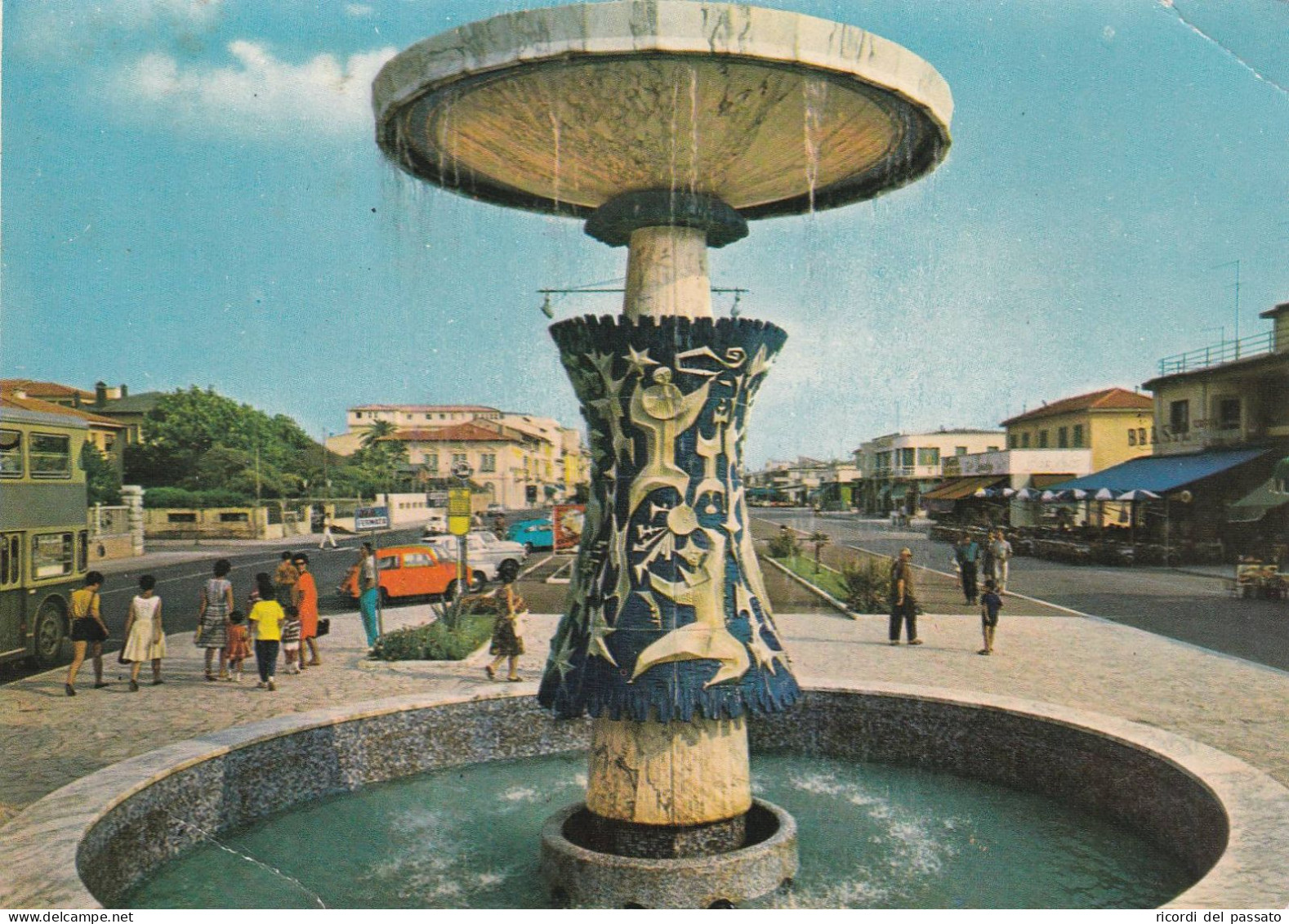 Cartolina Viareggio - Viale E Lungomare - Viareggio