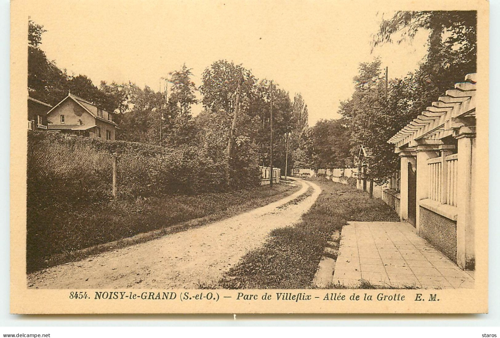 NOISY-LE-GRAND - Parc De Villeflix - Allée De La Grotte - Noisy Le Grand
