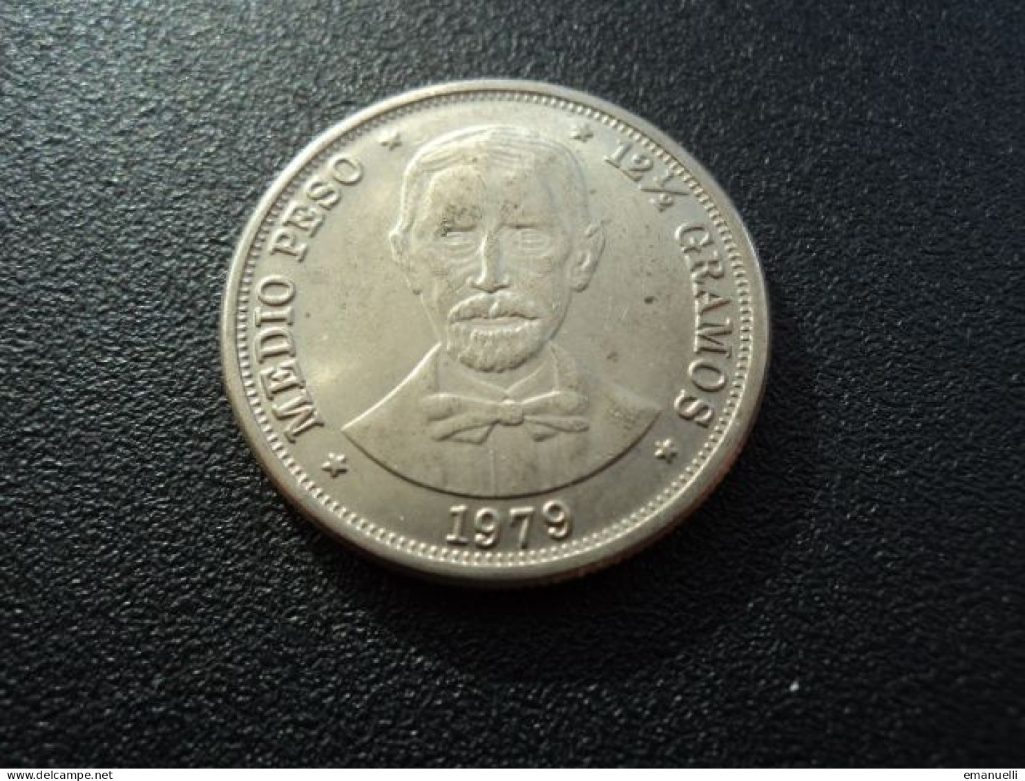 RÉPUBLIQUE DOMINICAINE * :1/2 PESO   1979  KM 52     SUP+/SUP - Dominicana