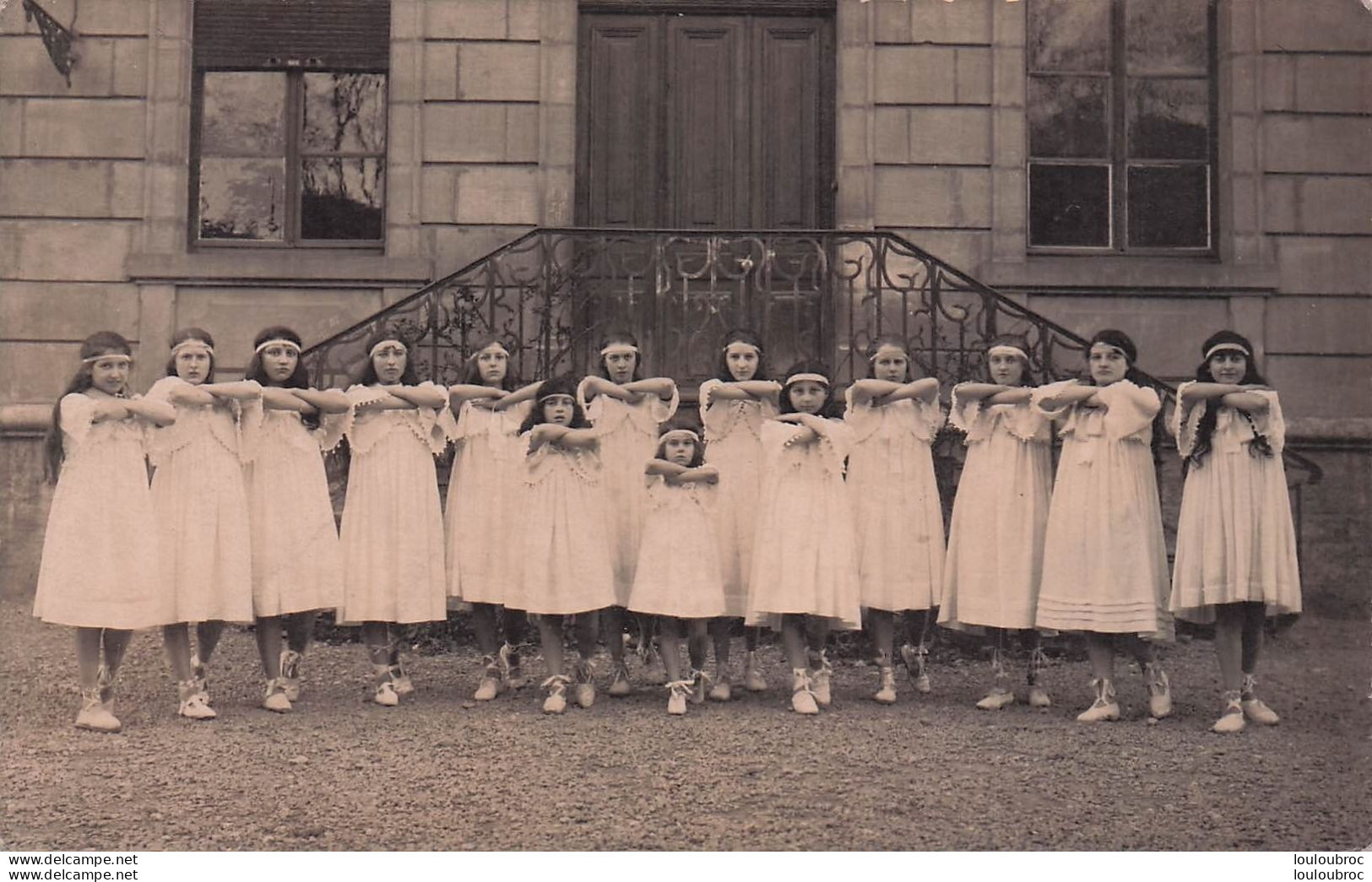 CARTE PHOTO GROUPE JEUNES FILLES COURS DE GYM - Da Identificare