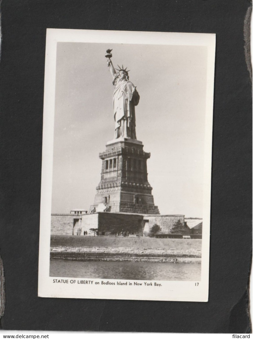 127483            Stati  Uniti,    Statue  Of  Liberty  On  Bedloes  Island  In  New  York  Bay,   NV - Other Monuments & Buildings
