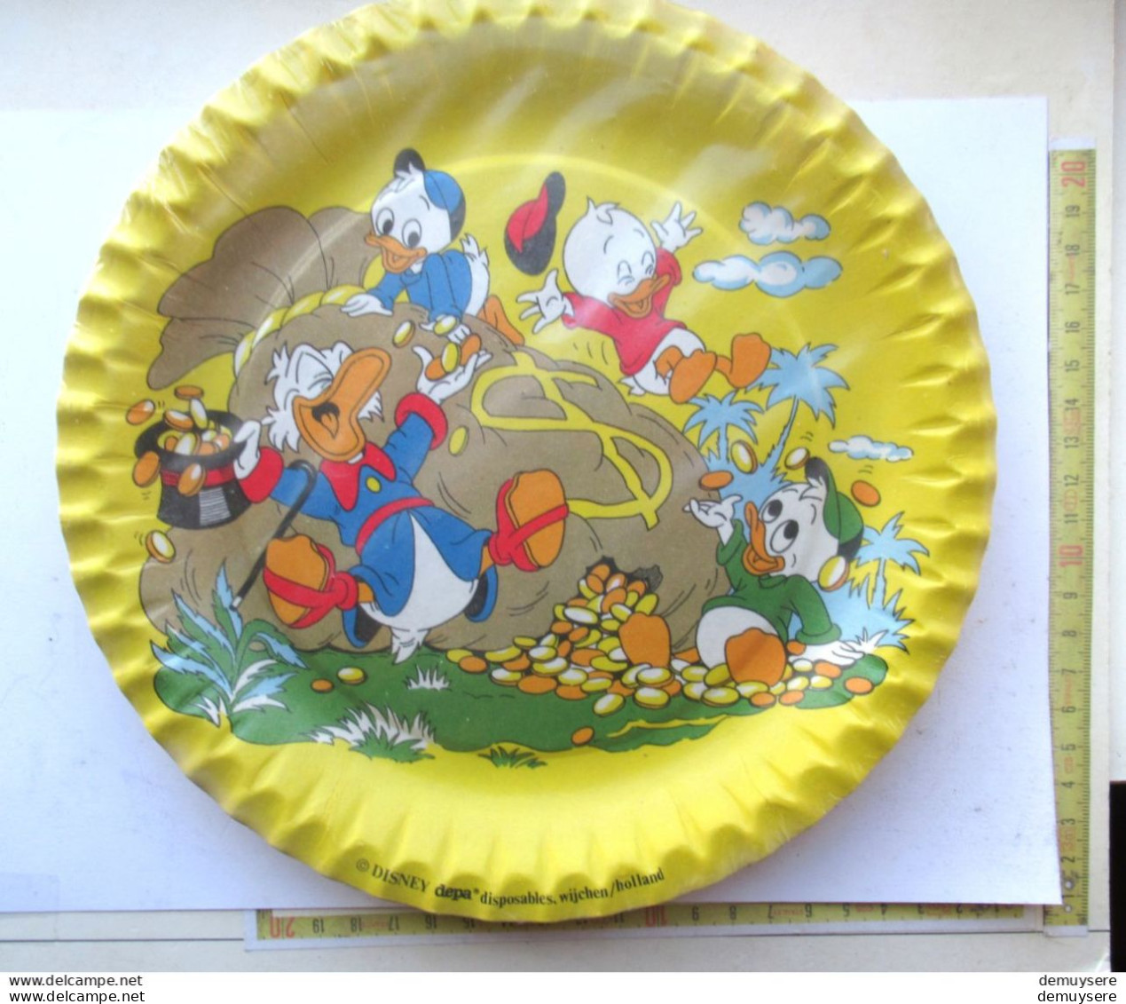 LADE 81 -  DEPA DISPOSABLES 6 X 10 = 60 PAPIEREN BORDEN - ASSIETTES EN PAPIER - DISNEY - ONCLE SCROOGE ET NEVEUX - Plats