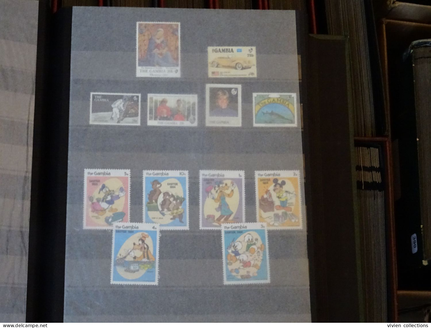 97 classeurs de timbres dont France avec une collection en 3 albums, colonies françaises avant et après indépendances...