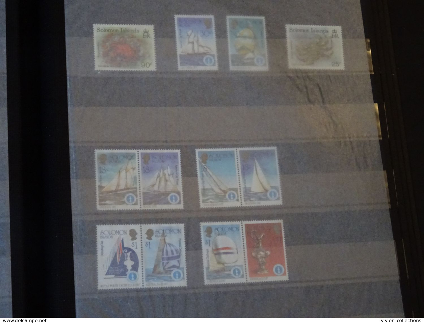 97 classeurs de timbres dont France avec une collection en 3 albums, colonies françaises avant et après indépendances...