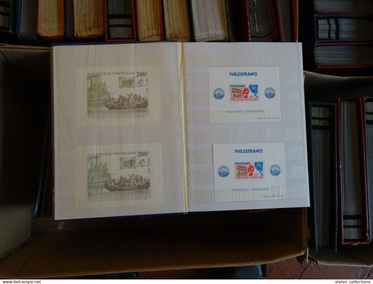 97 classeurs de timbres dont France avec une collection en 3 albums, colonies françaises avant et après indépendances...