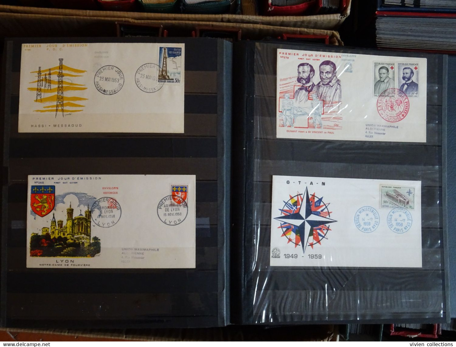 97 classeurs de timbres dont France avec une collection en 3 albums, colonies françaises avant et après indépendances...