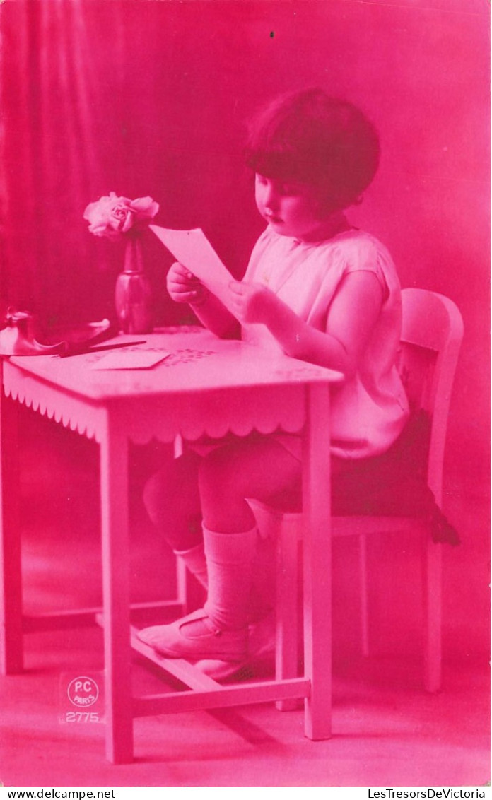 ENFANT - Fillette Assise à Son Bureau - Lettre - Stylo - Carte Postale Ancienne - Otros & Sin Clasificación