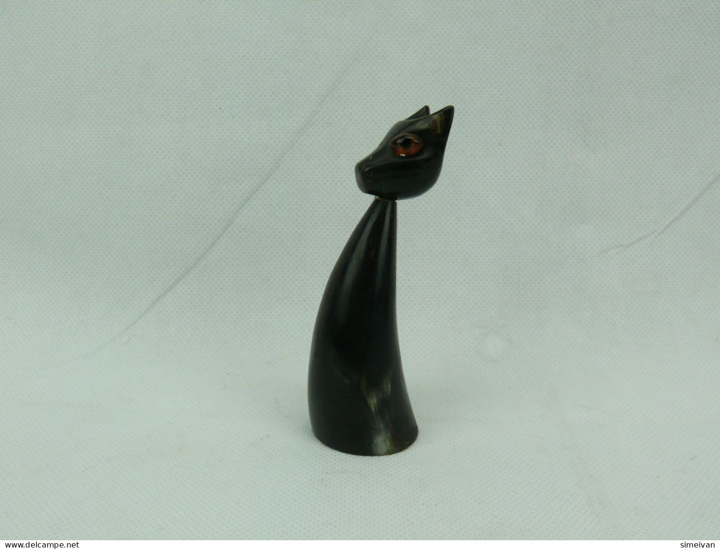 Vintage Decor Horn Cat Figurine Hand Carved Sculpmal Figure #2281 - Other & Unclassified