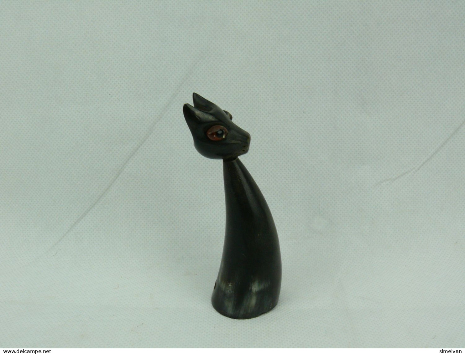 Vintage Decor Horn Cat Figurine Hand Carved Sculpmal Figure #2281 - Other & Unclassified