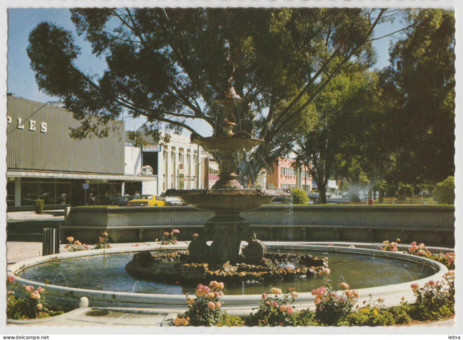 Australia VICTORIA VIC Fountain Deakin Avenue MILDURA Nucolorvue MD103 Postcard C1970s - Mildura