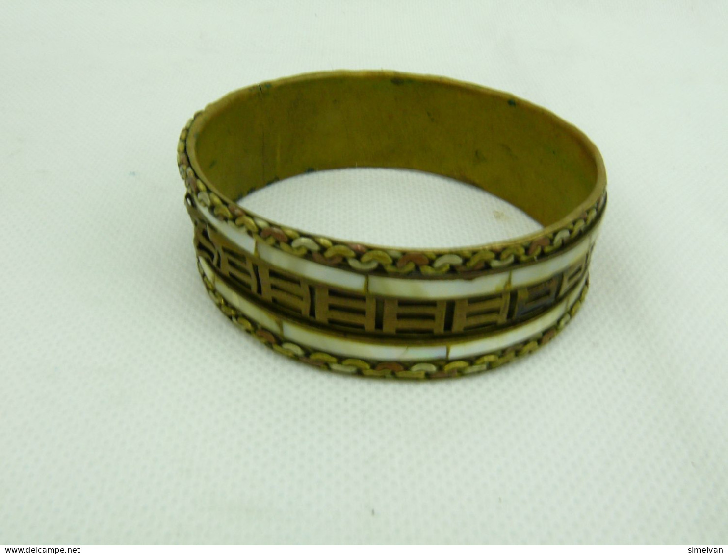 Beautiful Vintage Brass Bracelet With Inlaid Mother of Pearl #2292