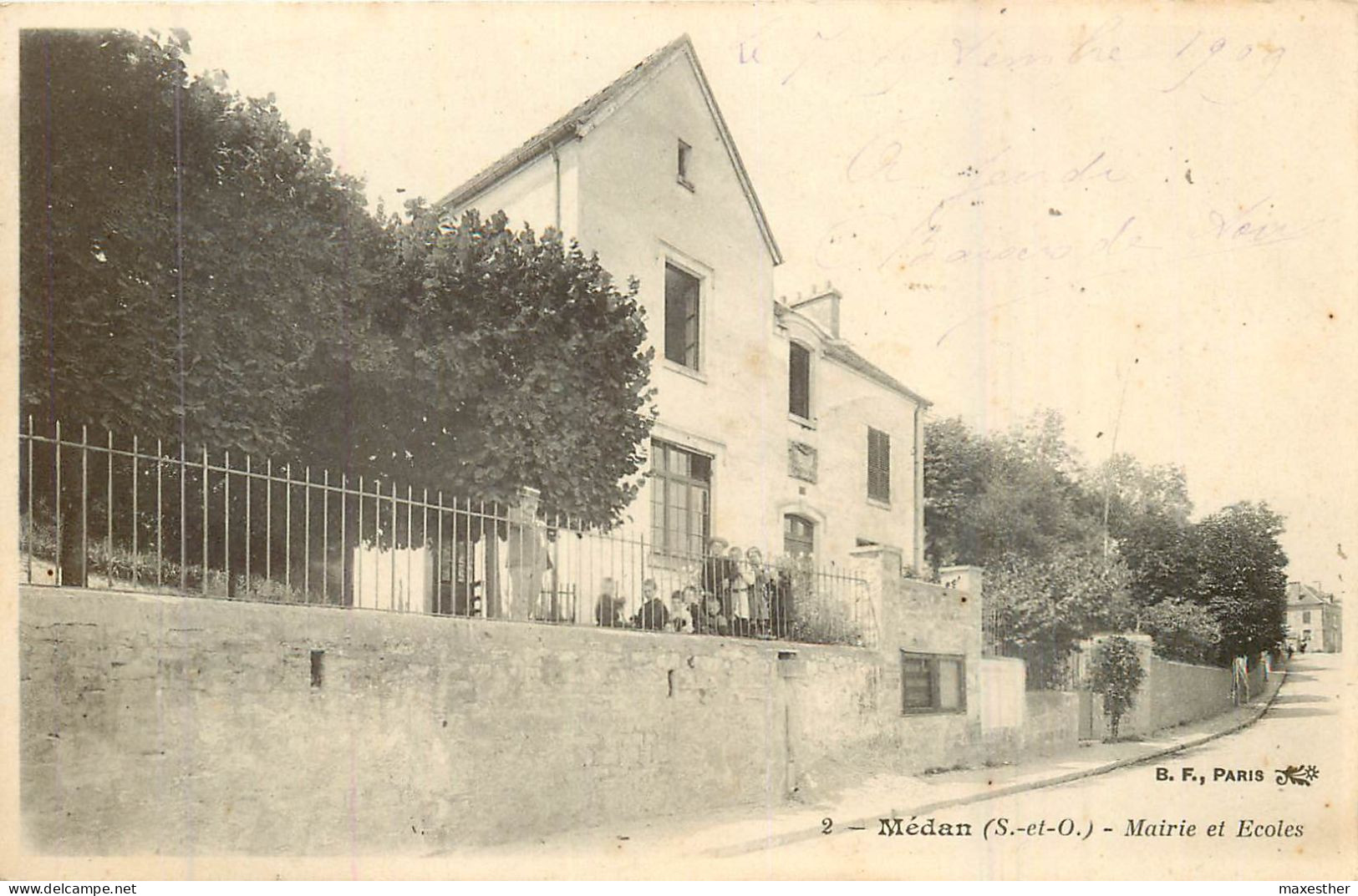 MÉDAN Mairie Et école - Medan