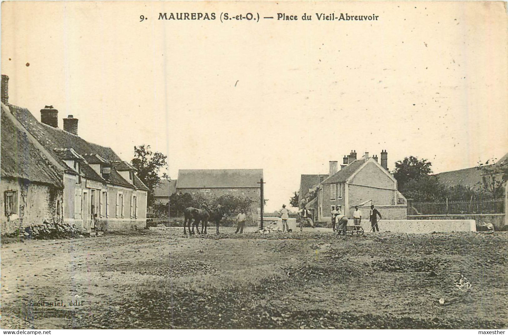 MAUREPAS Place Di Viel Abreuvoir - Maurepas