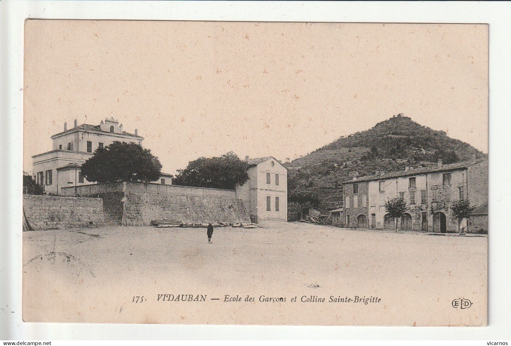 CP 83 VIDAUBAN Ecole Des Garçons Et Colline Sainte Brigitte - Vidauban