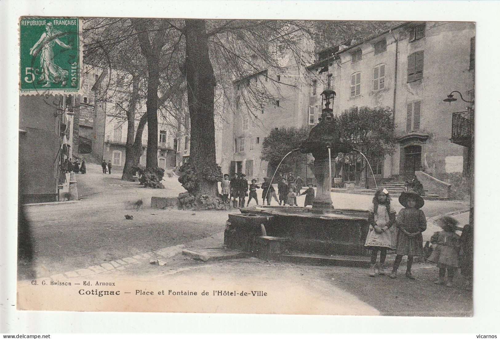 CP 83 COTIGNAC Place Et Fontaine De L'Hotel De Ville - Cotignac