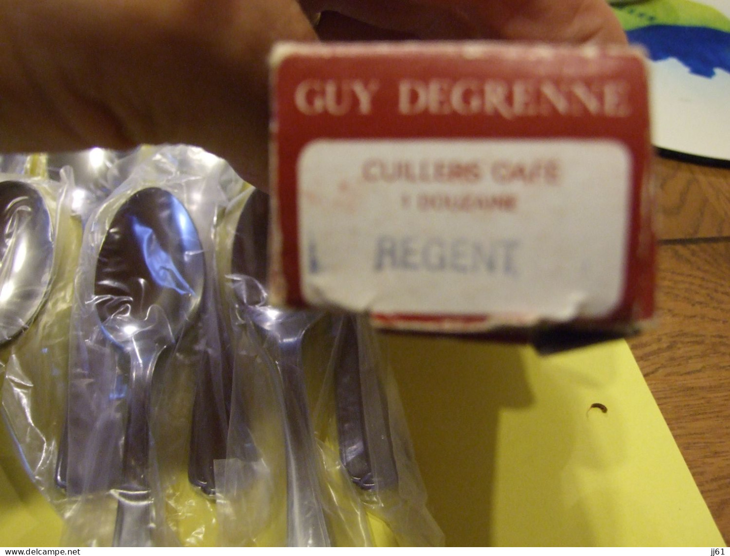 LOT DE 12 CUILLERES EN INOX GUY DEGRENNE MODELE REGENT NEUVE DES ANNEES 70 80 AVEC LEUR BOITE D ORIGINE  ET EMBALLAGE - Cucchiai