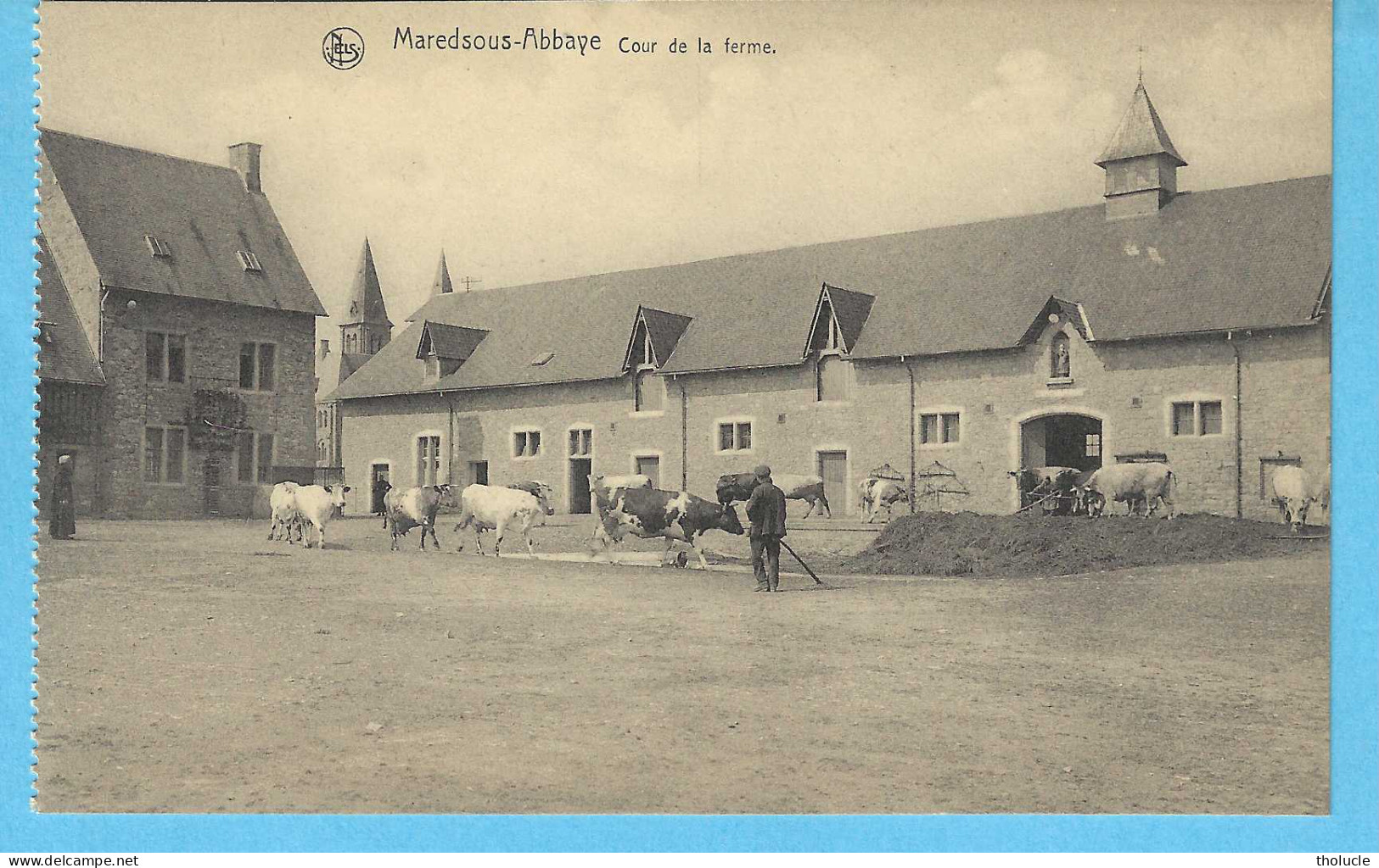 Abbaye De Maredsous-(Anhée-Namur-Belgique)-La Cour De La Ferme -Le Fermier Et Ses Vaches-+/-1920 - Anhee