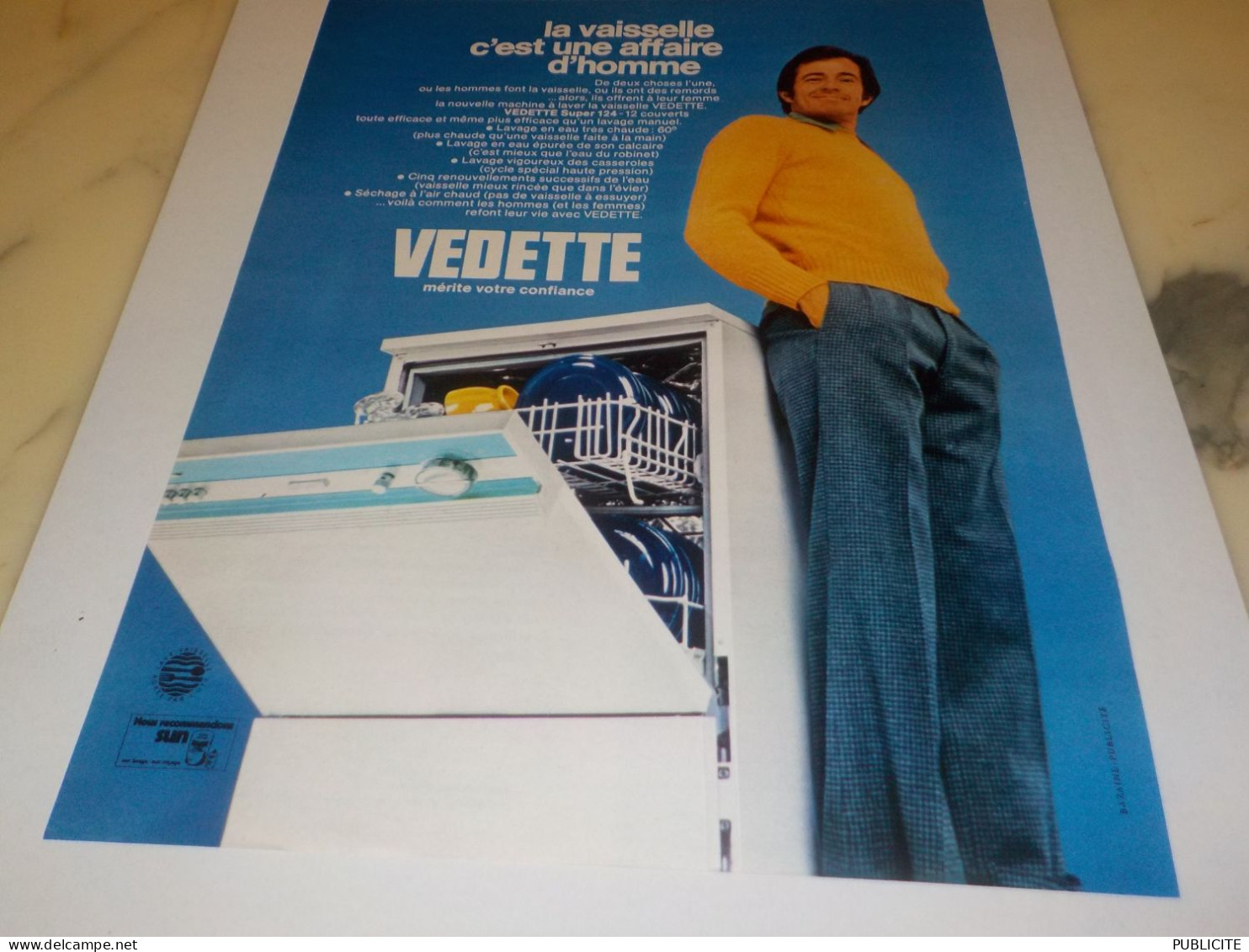 ANCIENNE PUBLICITE LA VAISSELLE C EST UNE AFFAIRE D HOMME AVEC VEDETTE 1973 - Autres Appareils