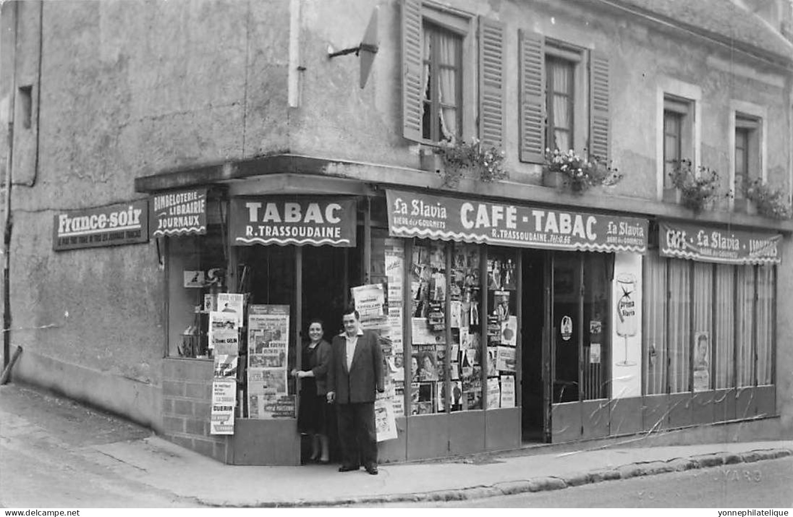 89 - YONNE - VILLENEUVE-LA-GUYARD - Carte Photo Café Tabac TRASSOUDAINE - 11472 - Villeneuve-la-Guyard