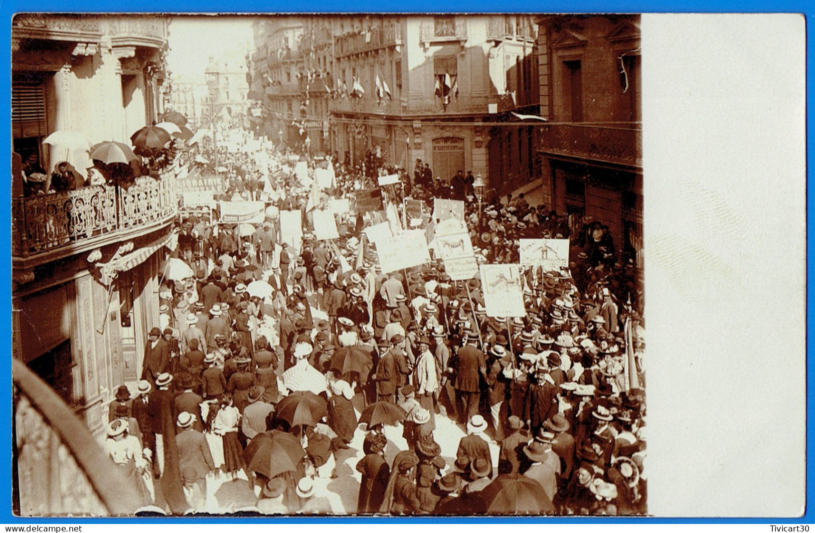 CARTE PHOTO HERAULT - MONTPELLIER - MANIFESTATION VITICOLE 1907 - PORTEURS DE PANCARTES - Montpellier