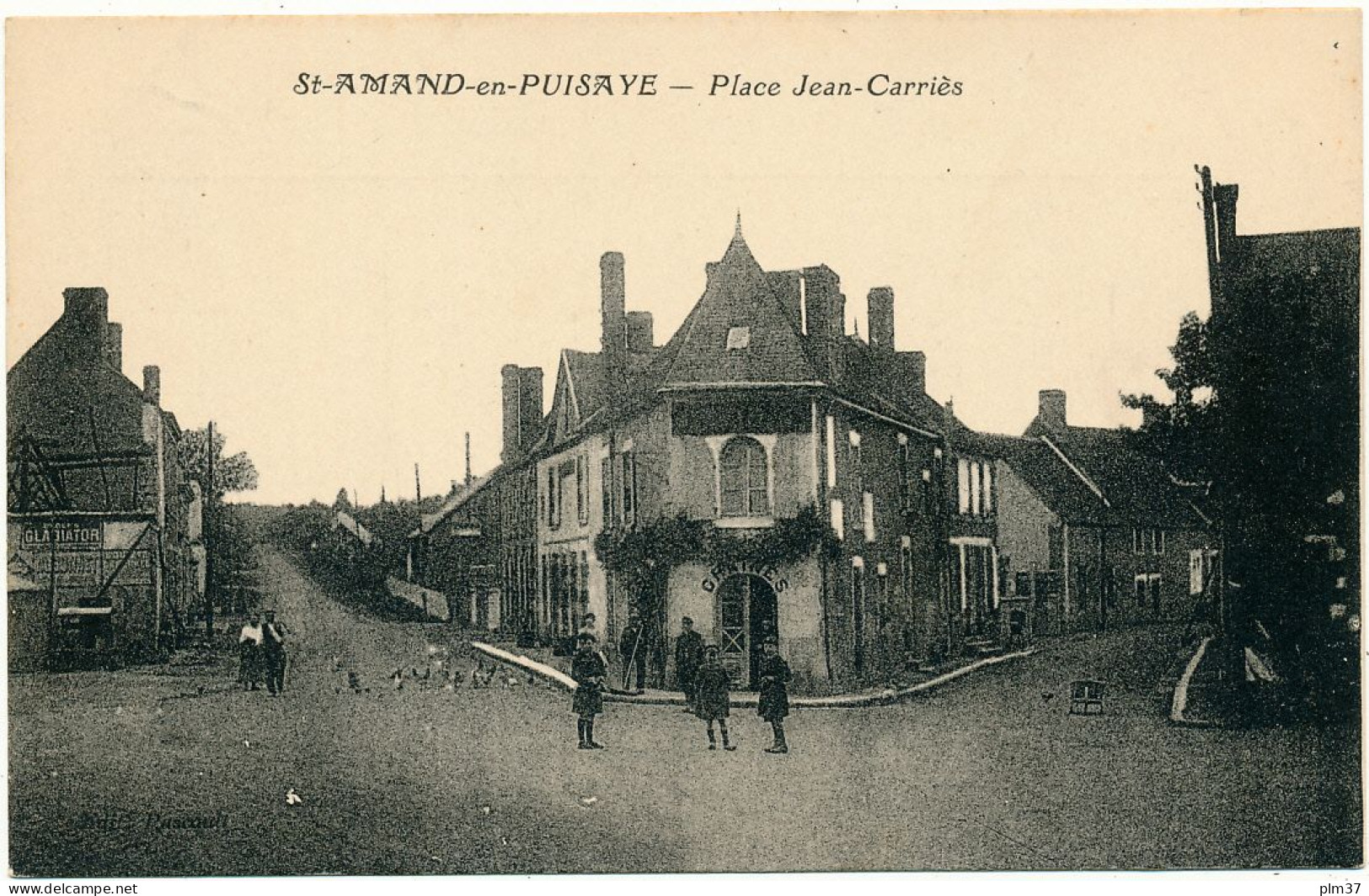 ST AMAND EN PUISAYE - Place Jean Carriès - Saint-Amand-en-Puisaye