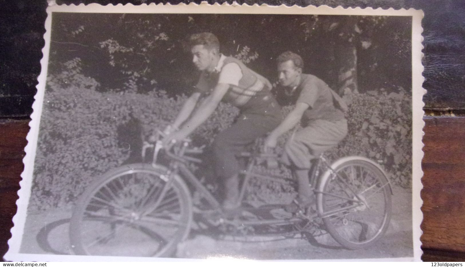 VELO EQUIPAGE DE TANDEM 1934   VILLE D AVRAY GERMAIN MAYSOUNABE ET MARCEL VAUBOURG PHOTO ORIGINALE - Cycling