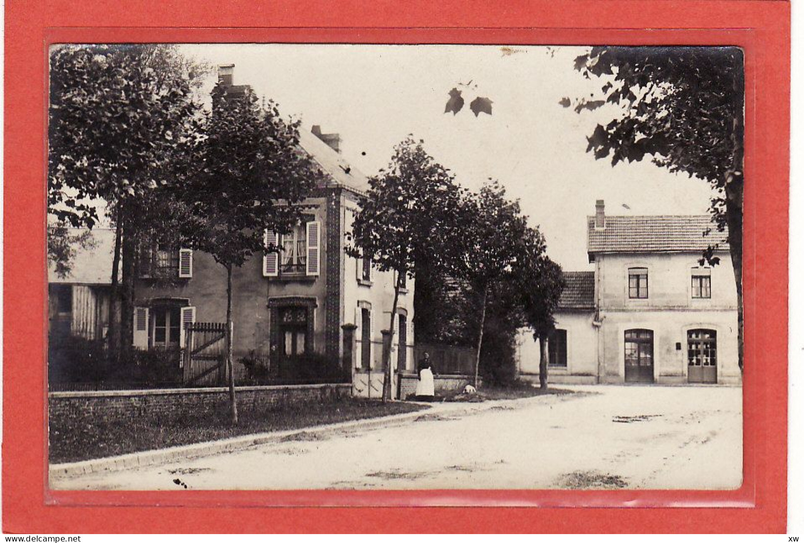 LE MESLE-sur-SARTHE -61- CARTE PHOTO - LA GARE Et LA RUE DE LA GARE -  Animation - C 3597 - Le Mêle-sur-Sarthe