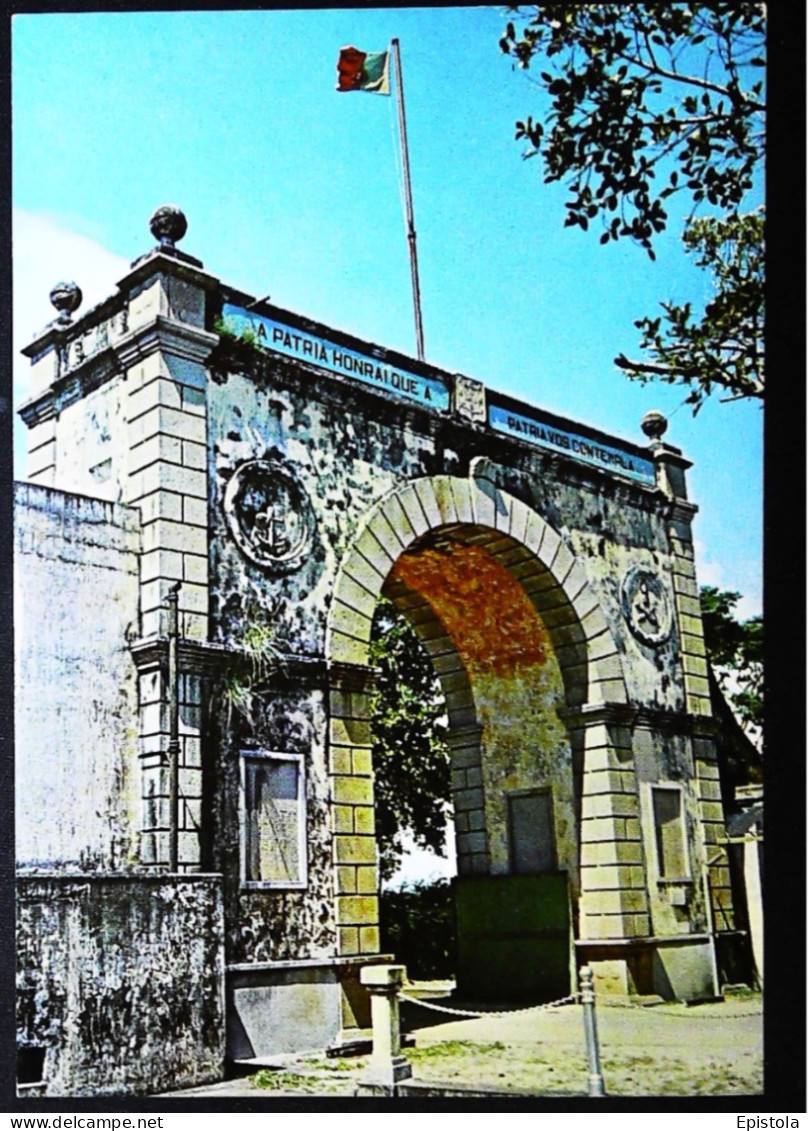 ► Cpsm MACAO Drapeau Portugal Frontière Portugaise En CHINE  (Boarder Gate Separated) - Douane
