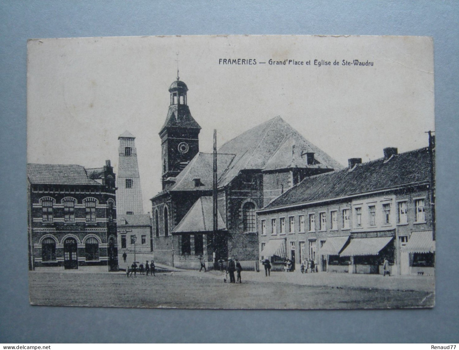 FRAMERIES - Grand Place Et Eglise De Ste Waudru - E. DESAIX - Frameries