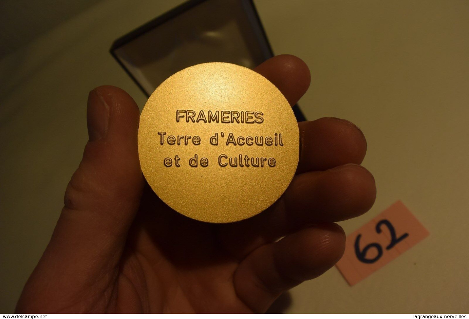 C62 Belle Médaille Commémorative De Frameries Mons Terre D'accueil - Professionnels / De Société