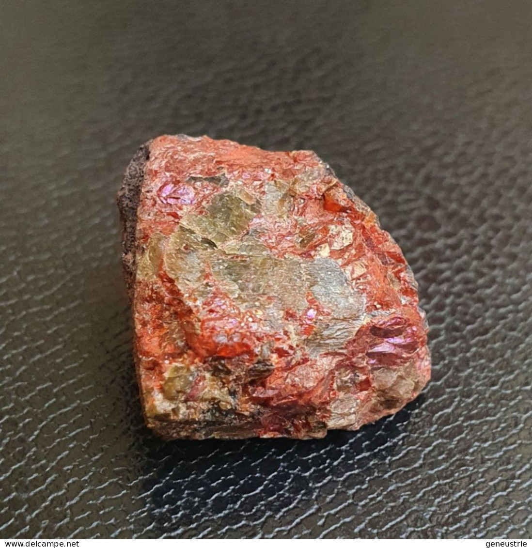 Cristal D'Iddingsite Rouge - Provenance : Lanzarote (Iles Canaries) - Minerals