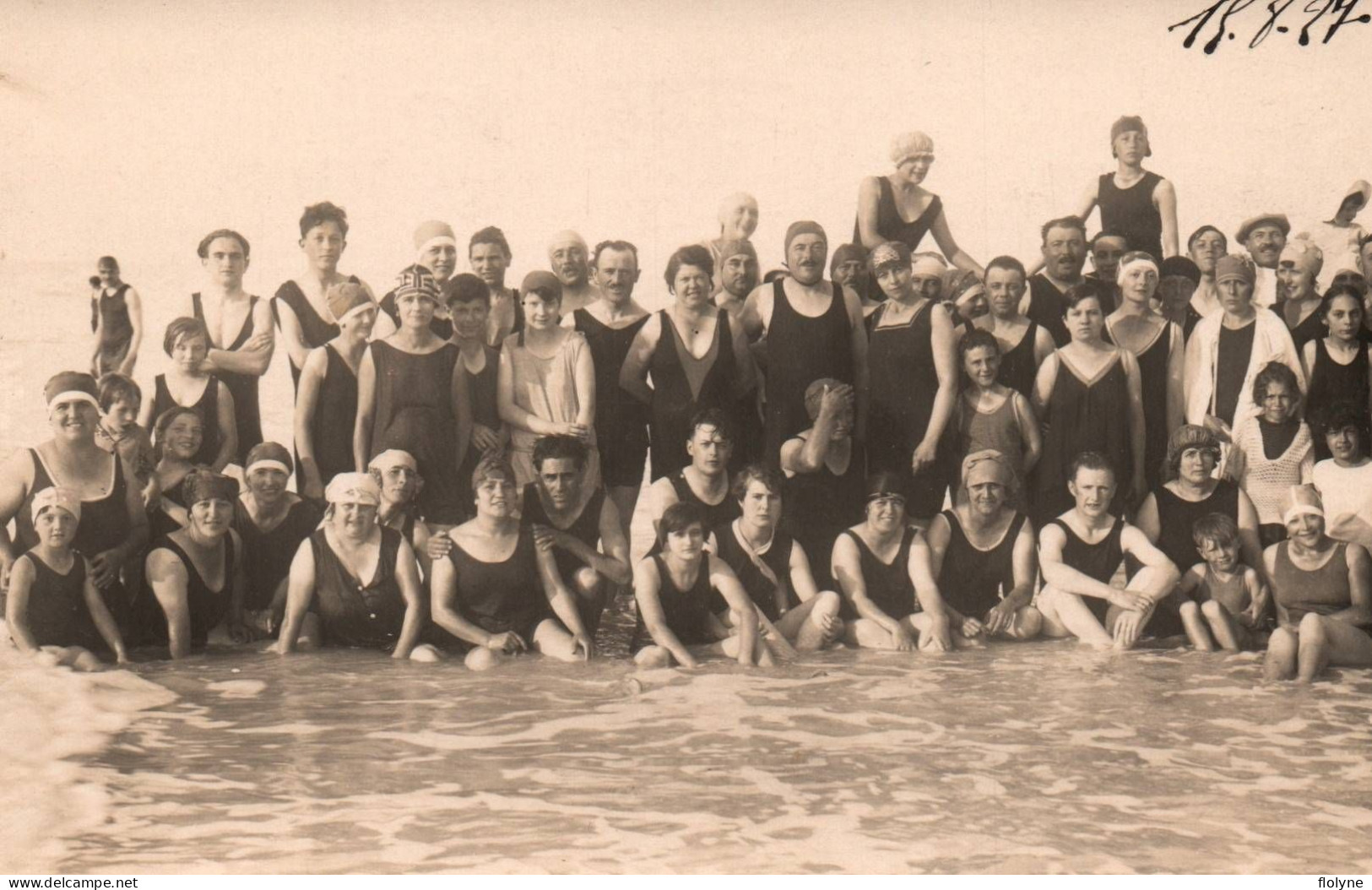 Mode - Carte Photo - Groupe Baigneurs Baigneuses Sur La Plage -  Maillots De Bain - 1927 - Moda