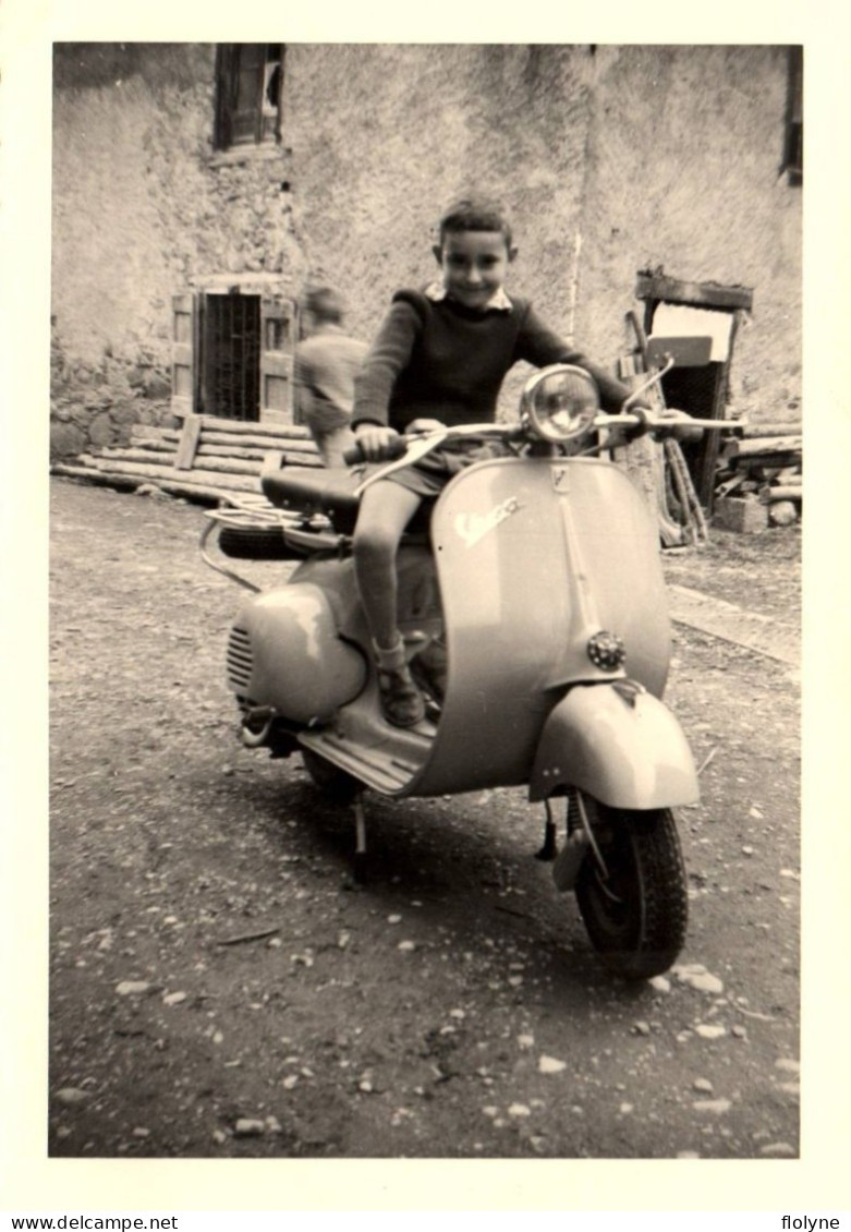 VESPA - Photo Ancienne - Enfant Sur Le Scooter Scoot - 12,5x9 Cm - Motorbikes