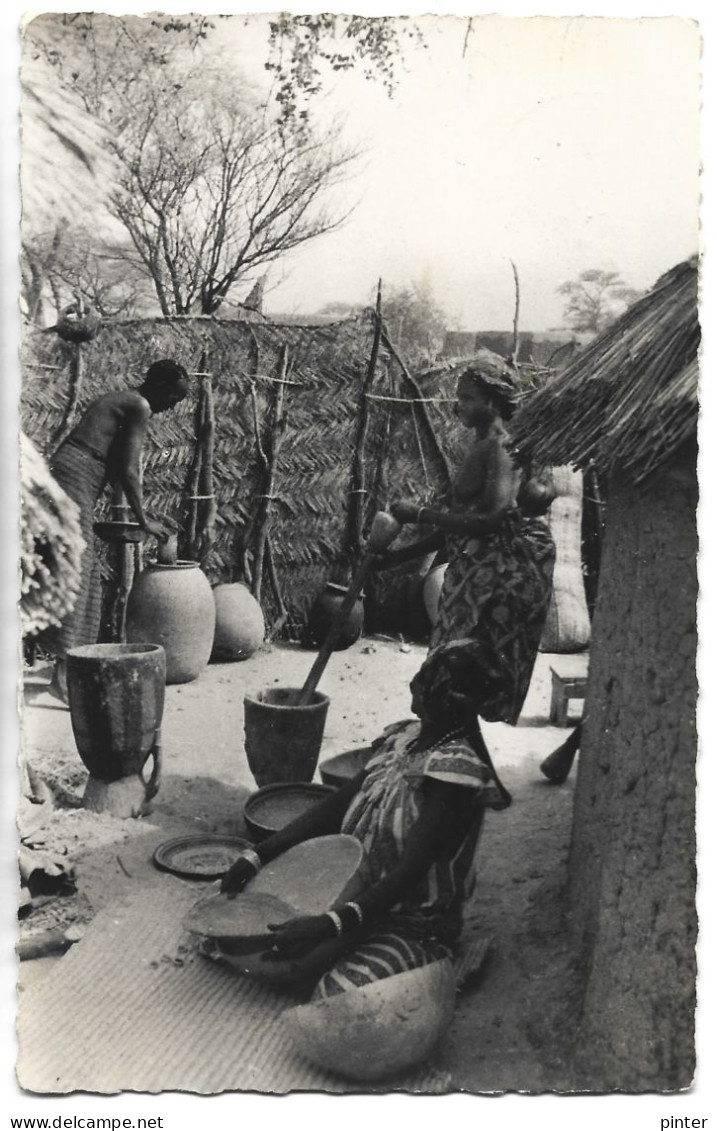 NIGER - ZINDER - Un Intérieur De Case Haoussa - Niger