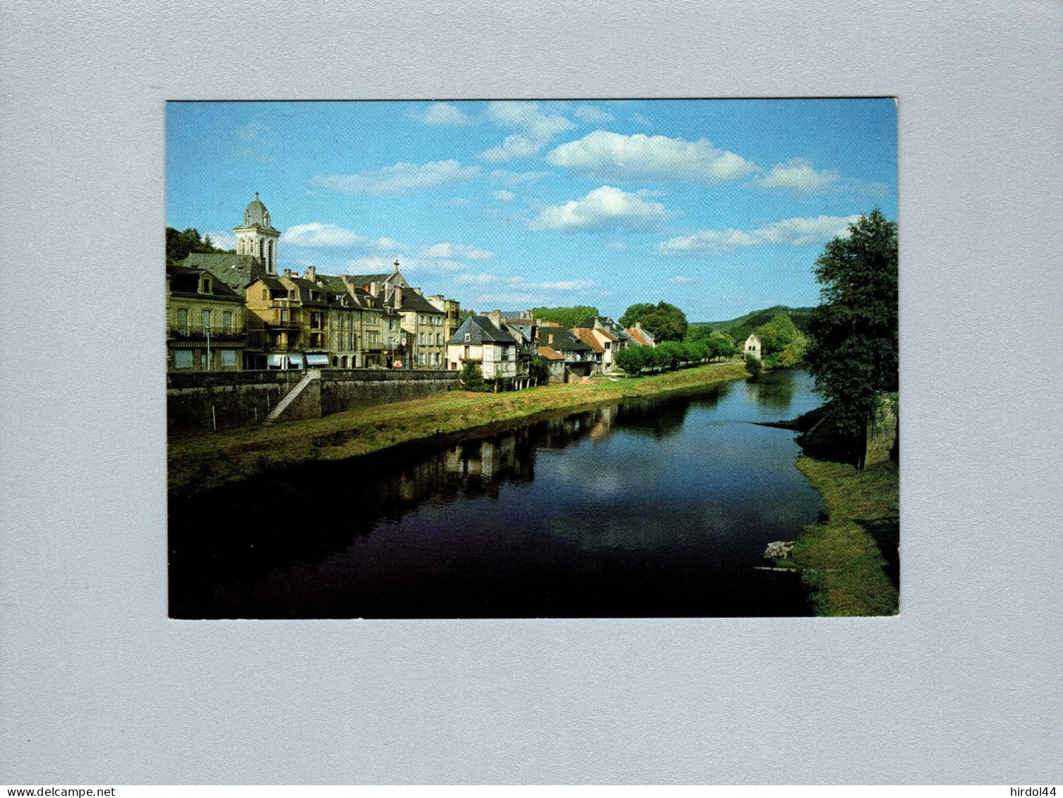 Montignac-sur-Vézère (24) : Longeant Les Berges, Le Charme De Vieilles Maisons à Galeries - Montignac-sur-Vézère