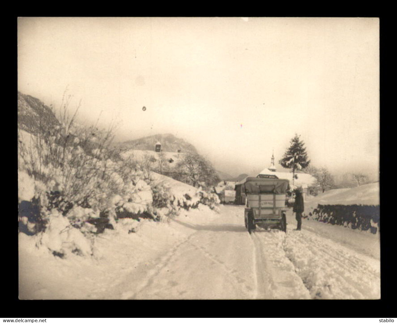 AUTOMOBILE - CAMION DANS LA NEIGE - AGENCE CORMIER DE DION-BOUTON RENAULT FRERES, 31 RUE D'ANJOU PARIS FORMAT 10.5 X 8CM - Vrachtwagens En LGV