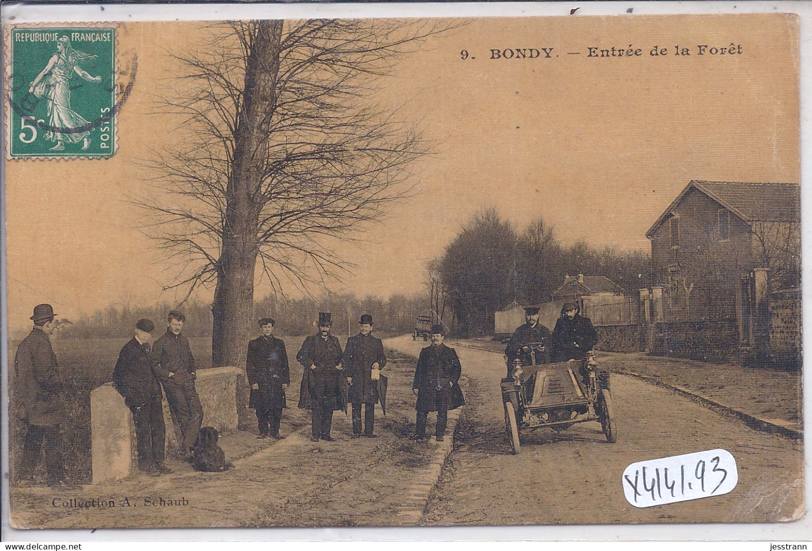 BONDY- ENTREE DE LA FORET- CARTE COLORISEE ET TOILEE- AUTOMOBILE- RARE- USAGEE AU COIN BAS DROIT - Bondy