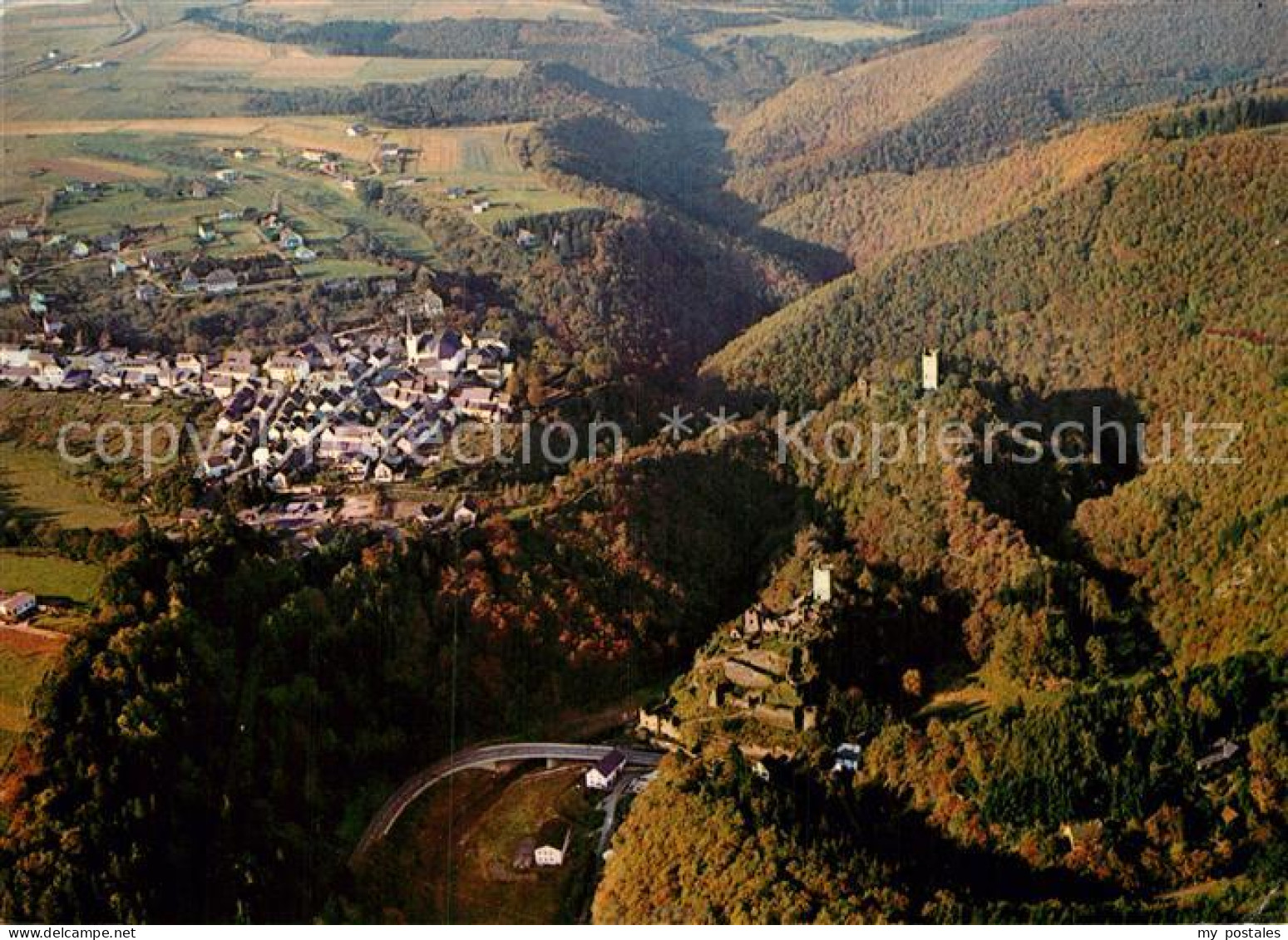 72989693 Manderscheid Eifel Fliegeraufnahme Mit Ober Und Niederburg Am Liesertal - Manderscheid