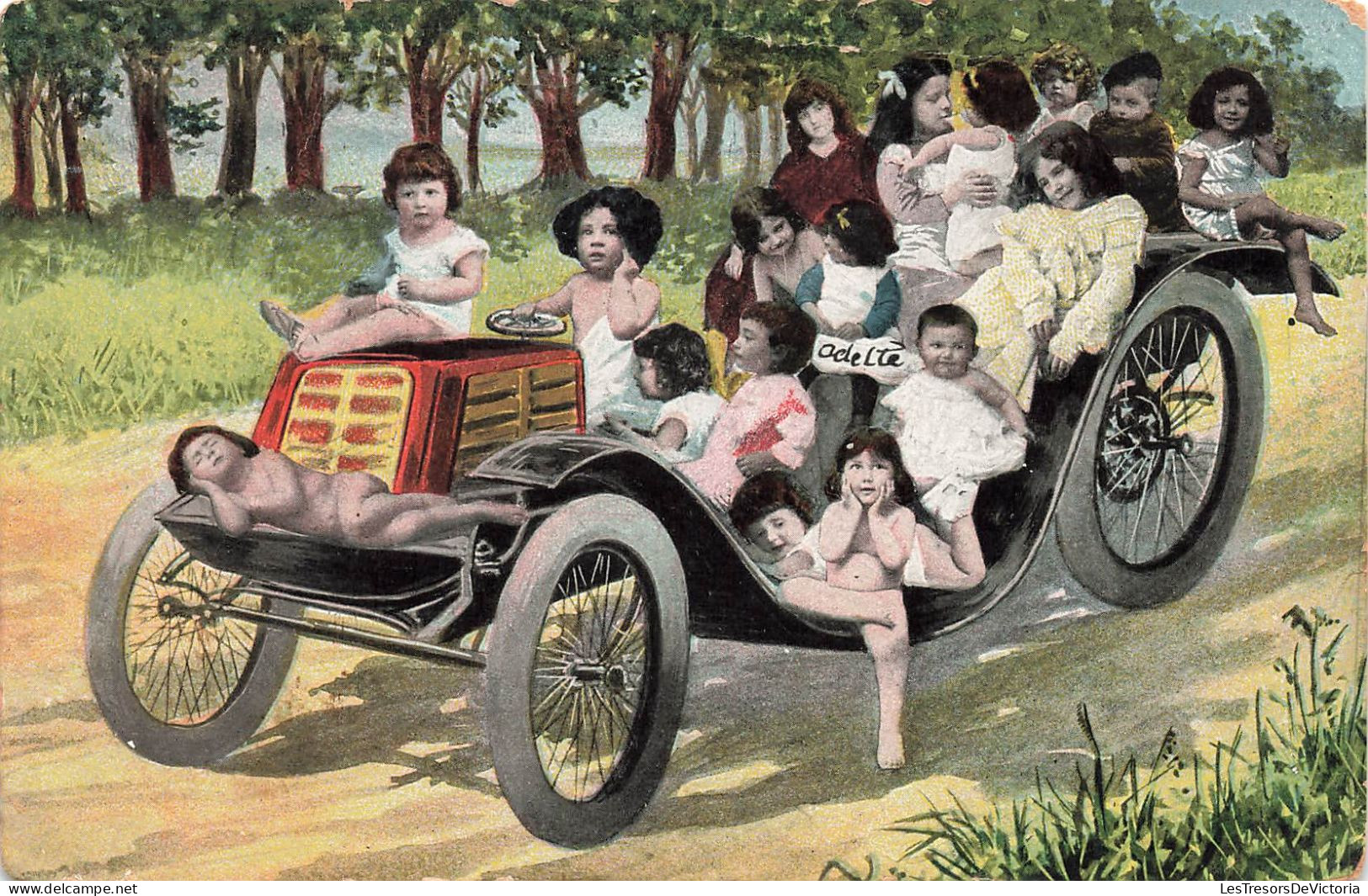 FANTAISIES - Des Enfants Sur Une Voiture Dans Les Bois - Colorisé- Carte Postale Ancienne - Bebes